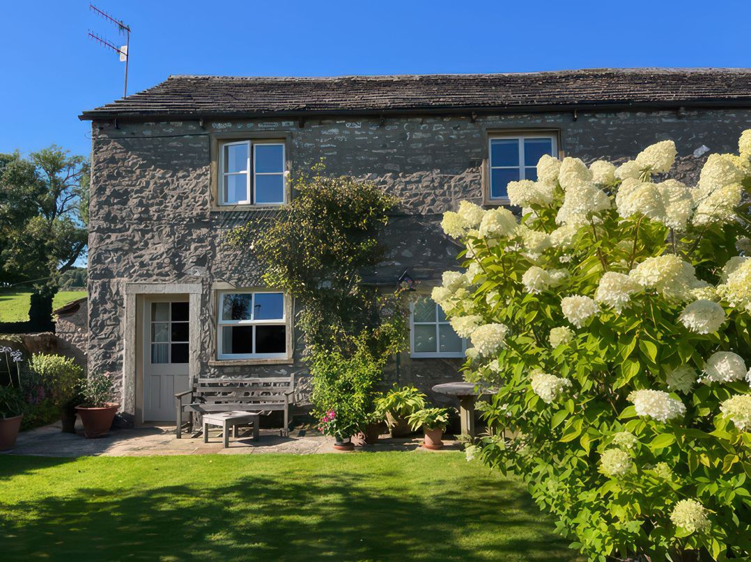 The Nook, Bank Newton