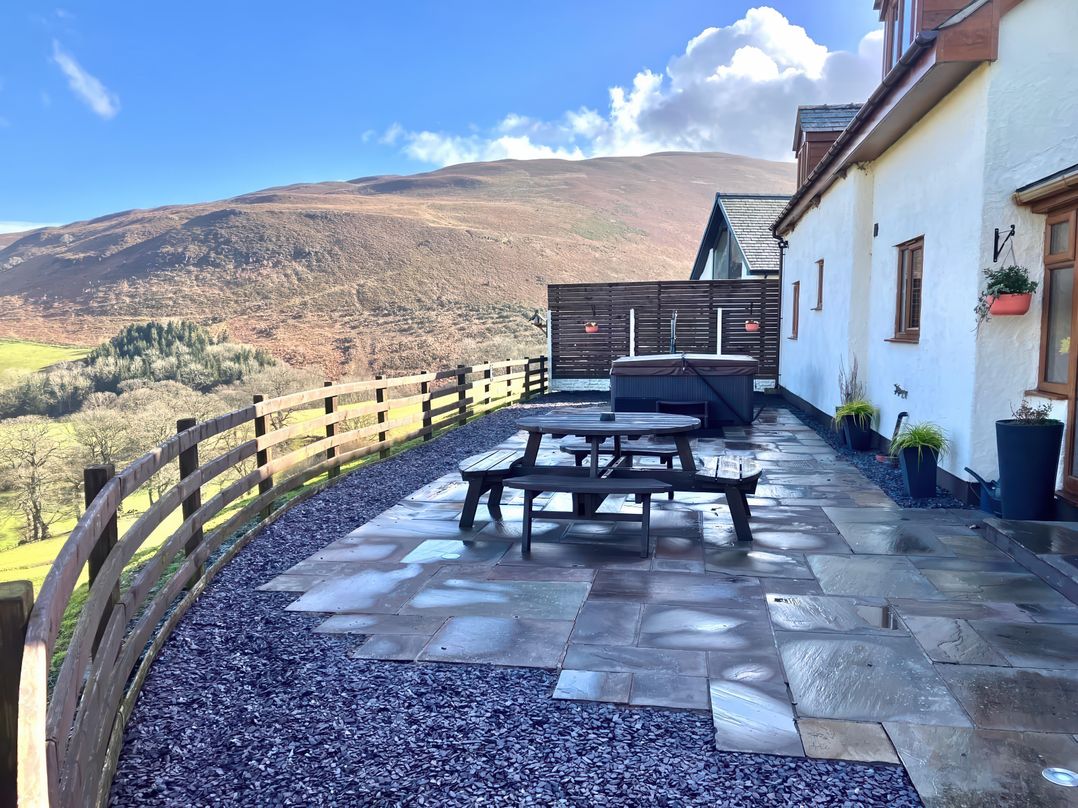 Dog friendly holiday cottage in Glyndyfrdwy, sleeps 6