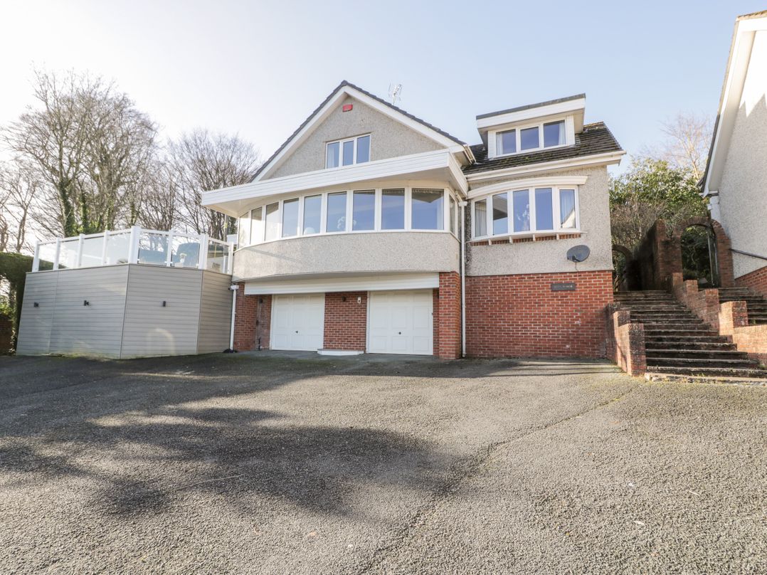 11 Glyn Garth Mews