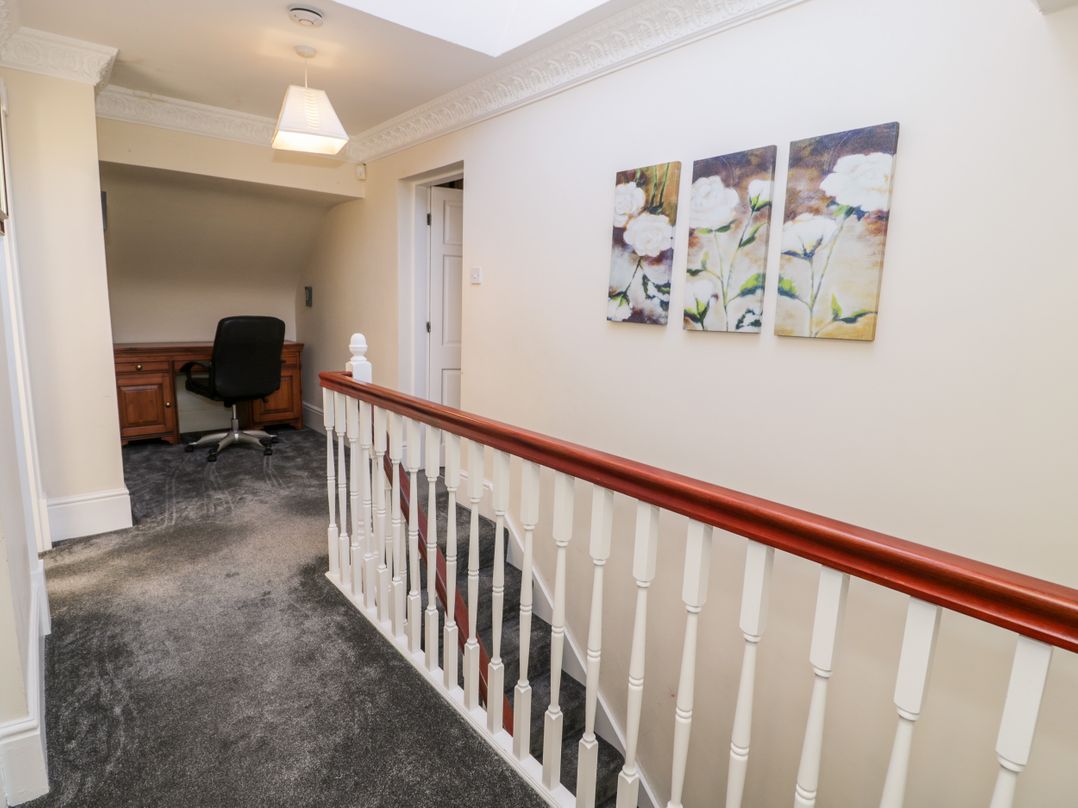 11 Glyn Garth Mews
