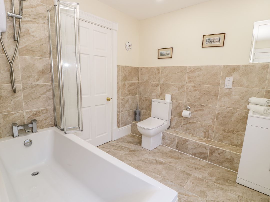 11 Glyn Garth Mews