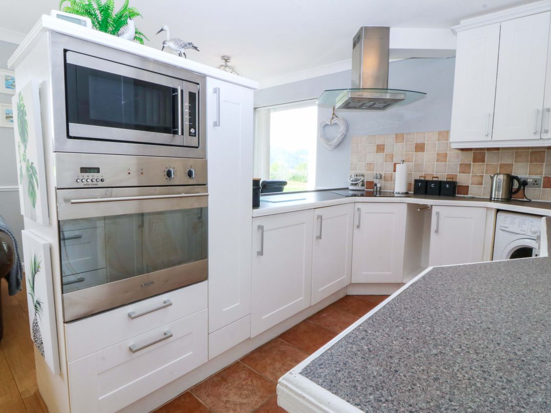 Beach House (Ty Traeth)