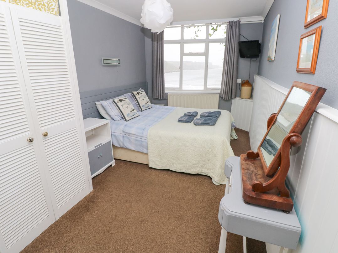 Apartment 4