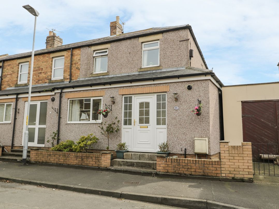 Lighthouse Cottage in Amble, Northumberland Cottages & Lodges