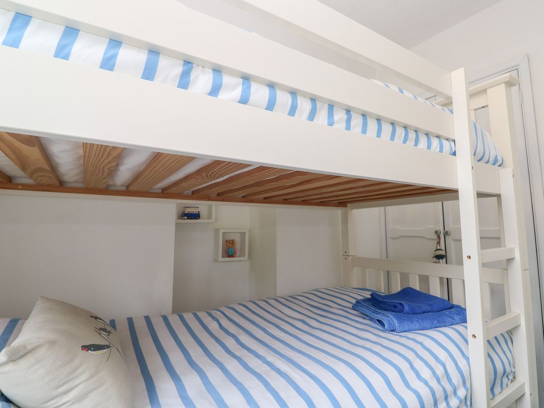 2 The Cottages
