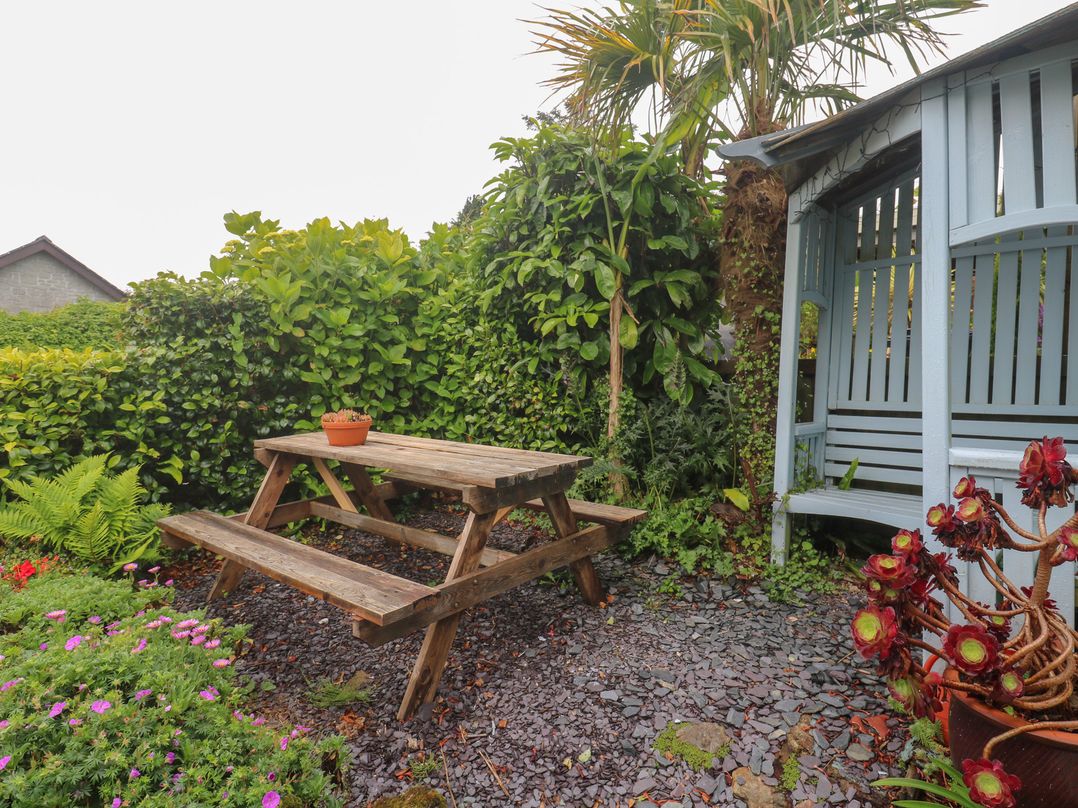 2 The Cottages