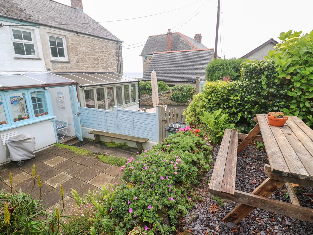 2 The Cottages