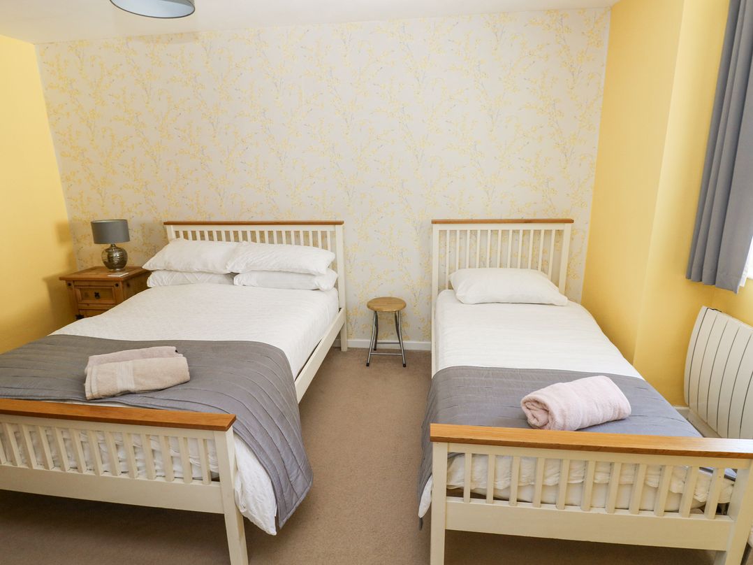 4 Hanbury Lodge
