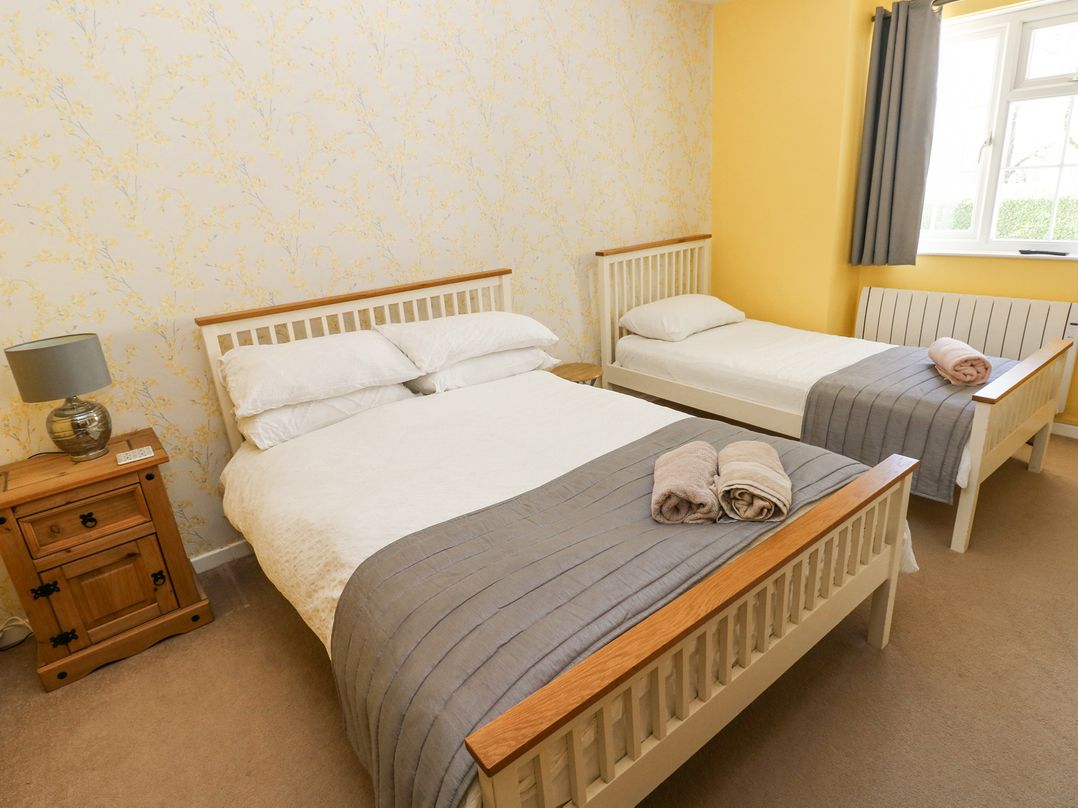 4 Hanbury Lodge