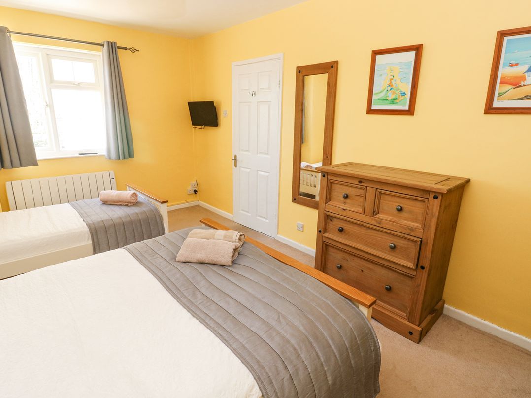 4 Hanbury Lodge