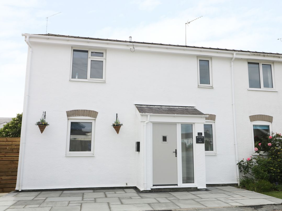 21 Llwyn Gwalch Estate