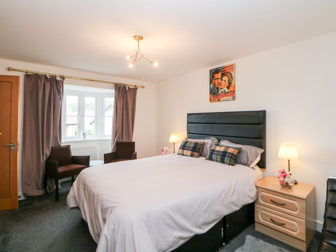 2 Carr Farm Close