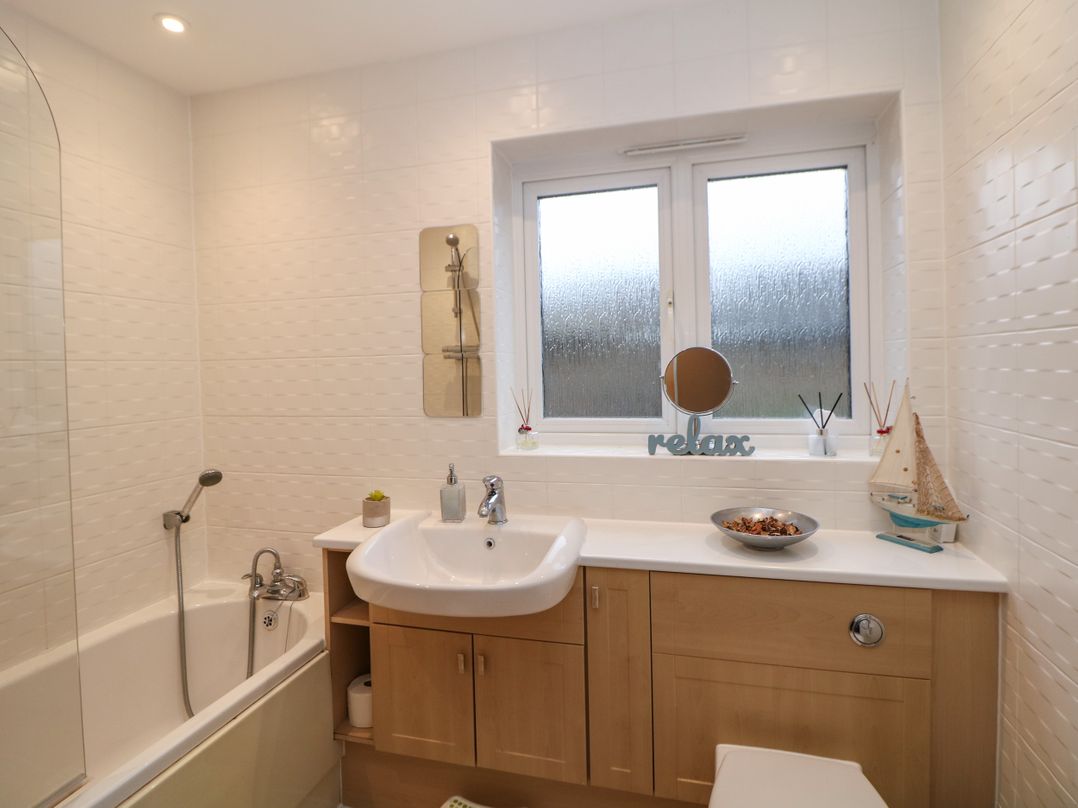 2 Carr Farm Close