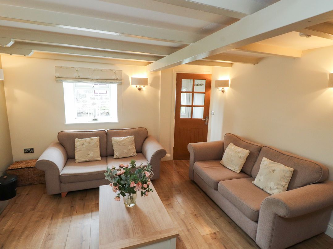A living room with two sofas and a coffee table at Tan Y Goeden in Morfa Nefyn