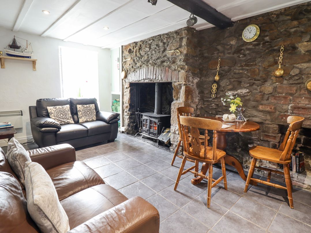 Dog friendly holiday cottage in Malltraeth, sleeps 3