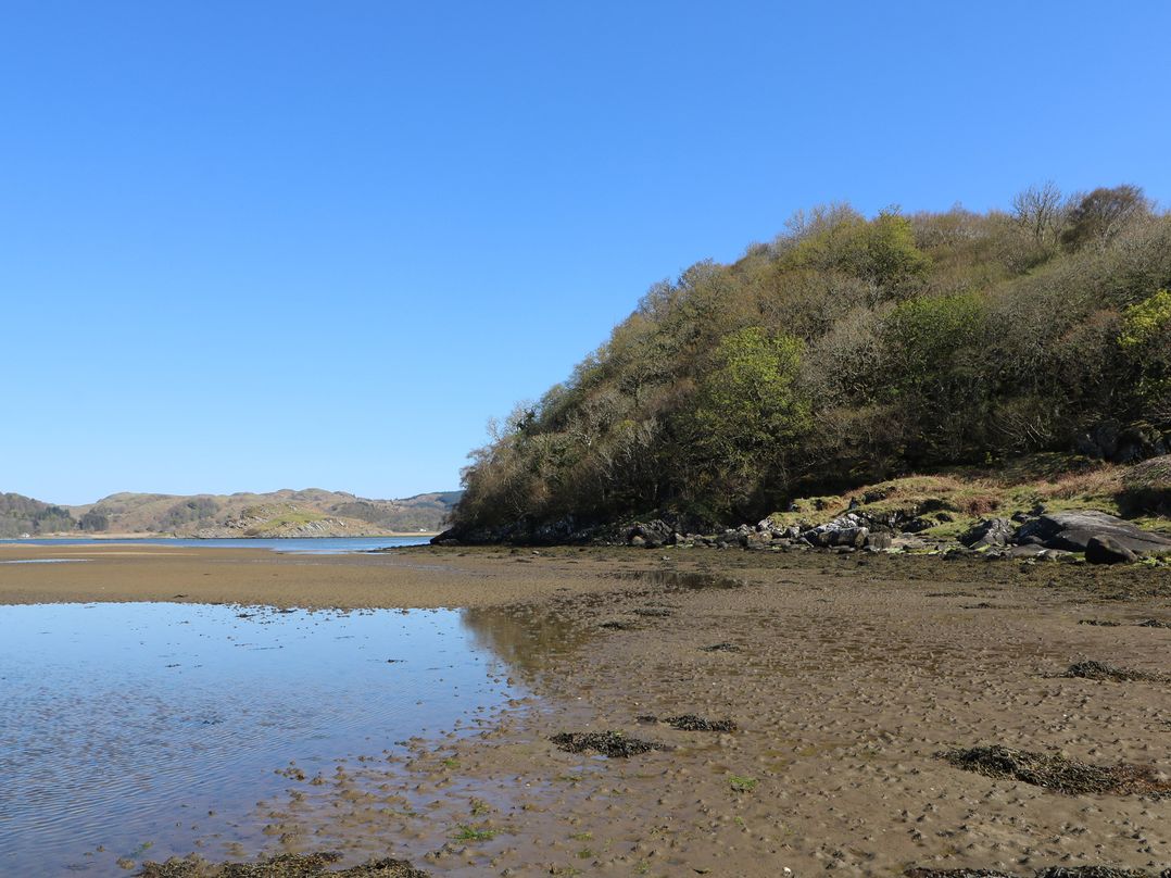 Seaview-Barsloisnach Cottage