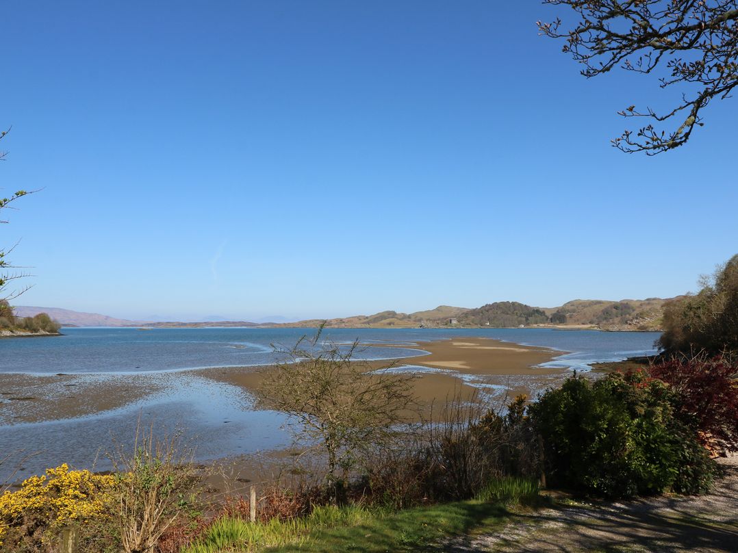 Seaview-Barsloisnach Cottage