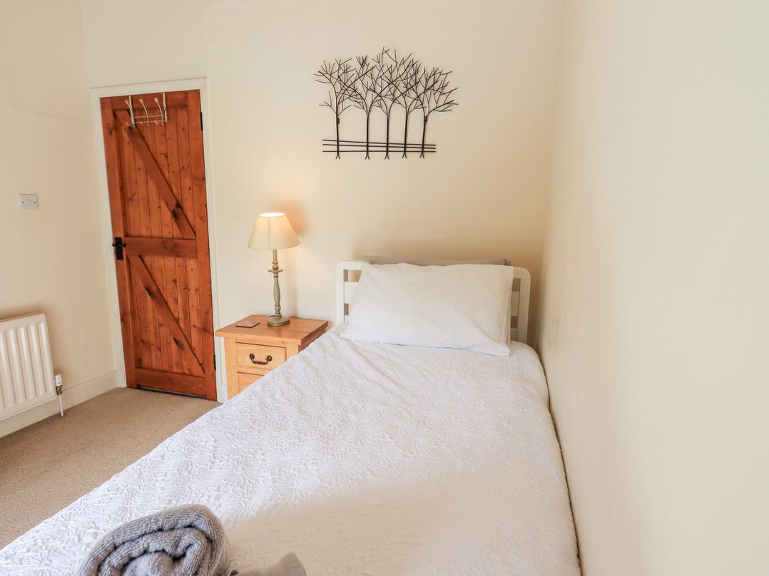 4 Greencross Cottages