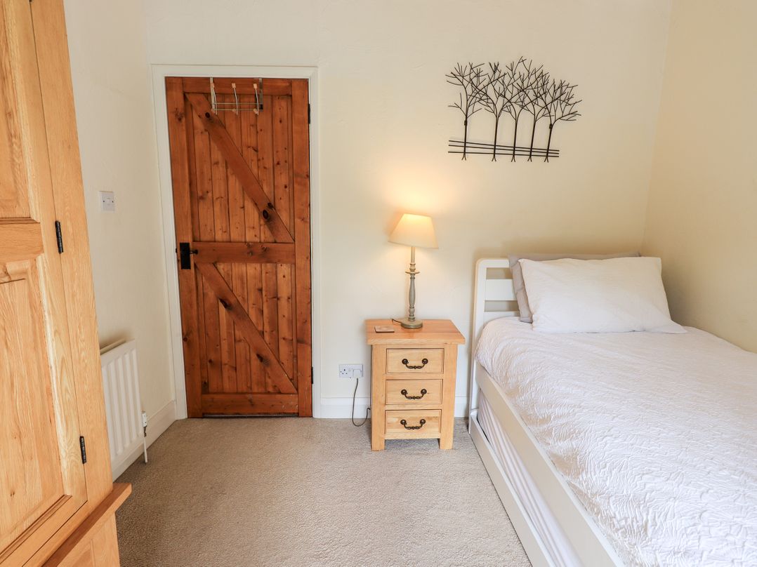 4 Greencross Cottages