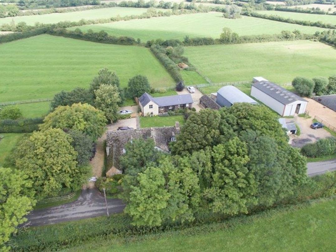 Dairy Cottage in Leigh, Wiltshire Cottages & Lodges