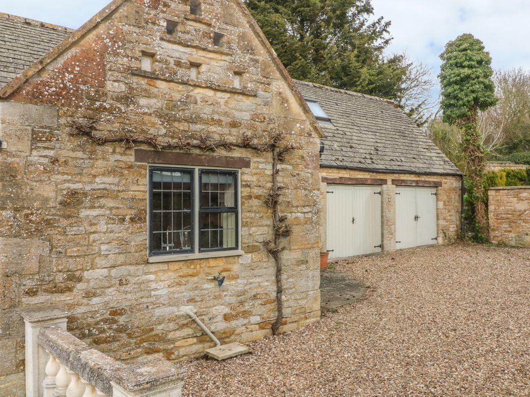 Holiday cottages, BourtonontheWater, the Cotswolds