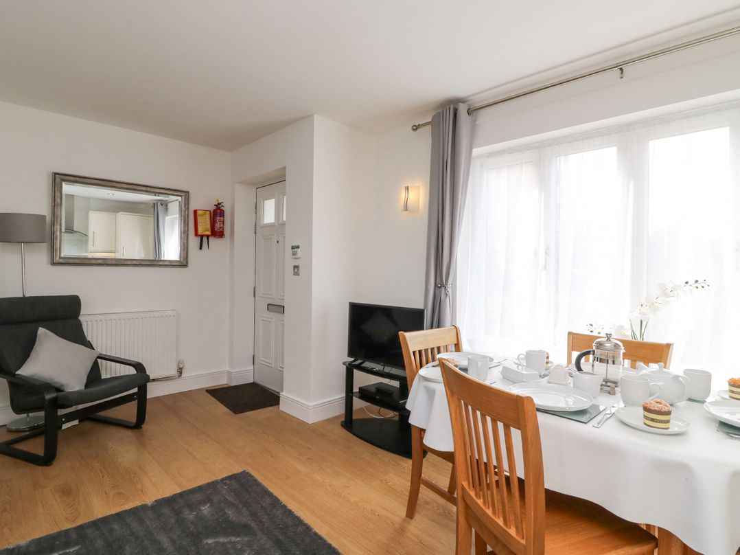 Admiral's Quarter Apartment 4