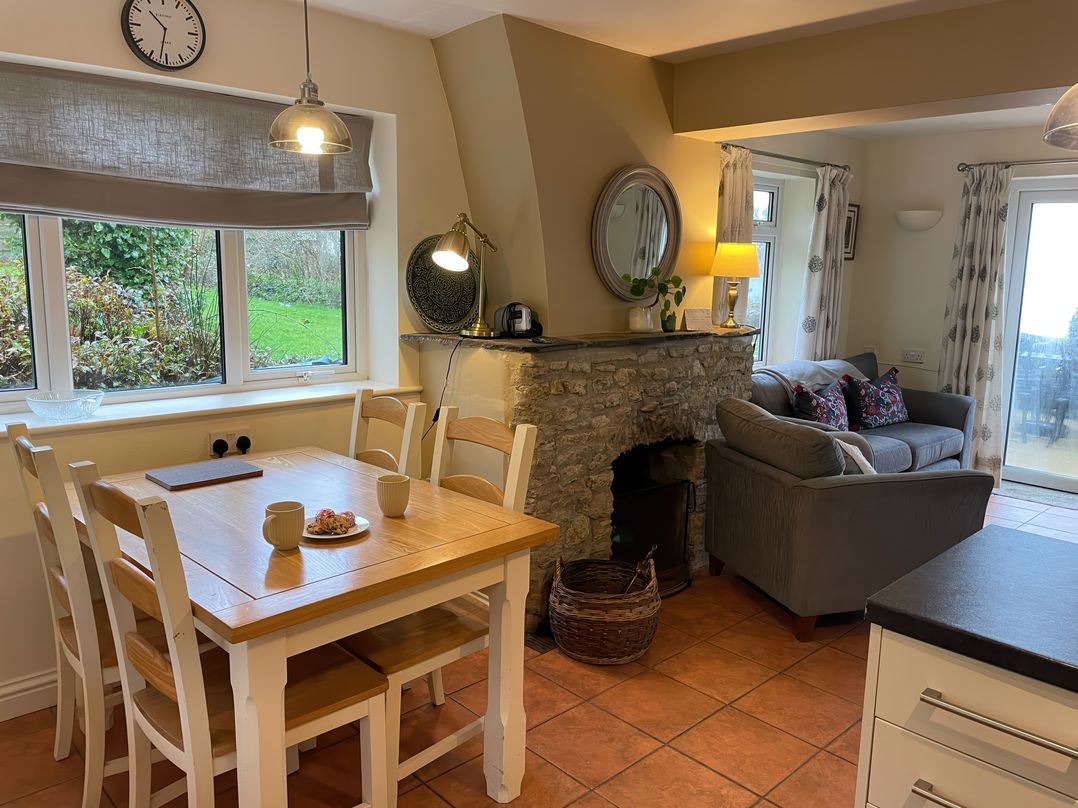 Mimosa Cottage
