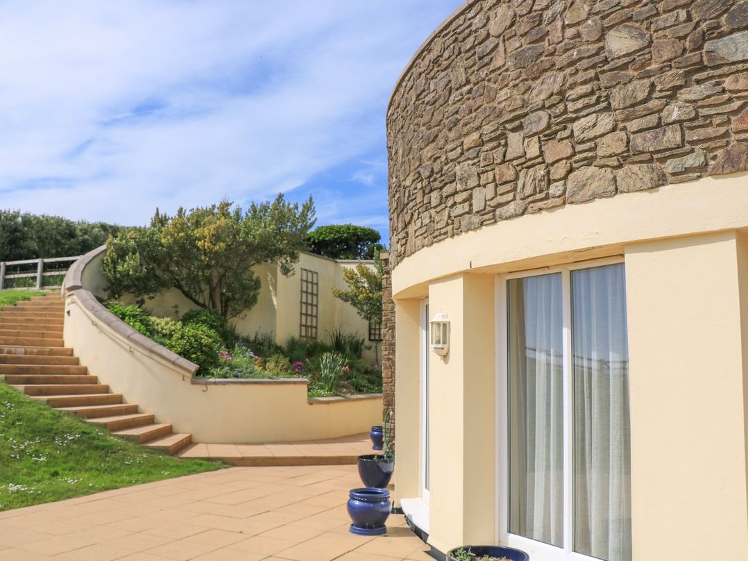 2 Sea Gardens
