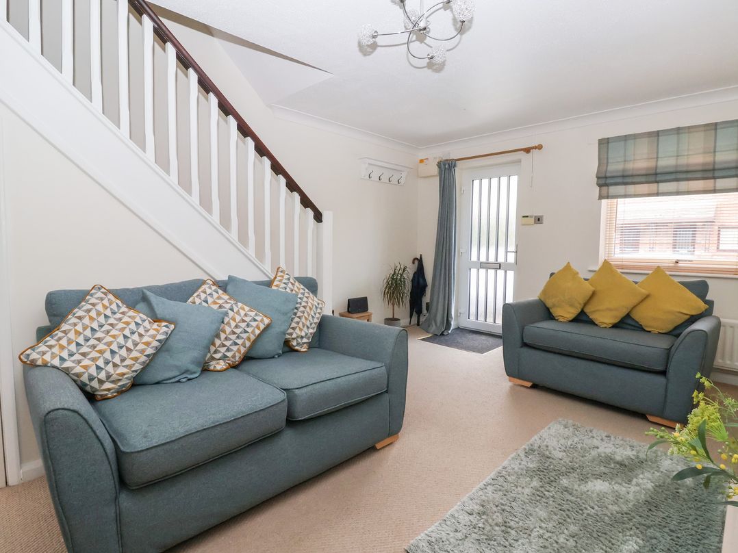 17 Fewster Way