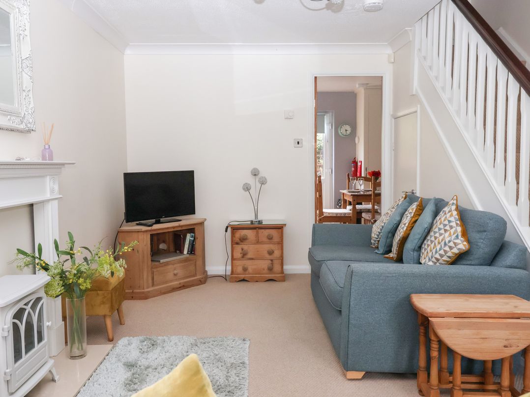 17 Fewster Way