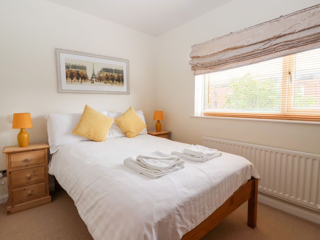 17 Fewster Way
