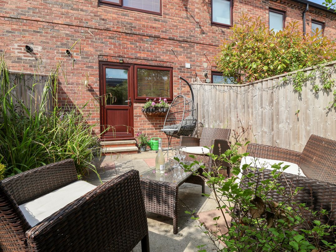 17 Fewster Way