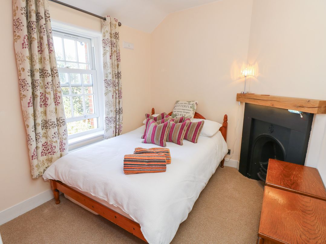 7 Coastguard Cottages