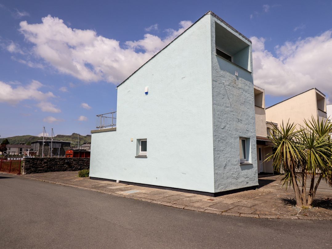 1 South Snowdon Wharf