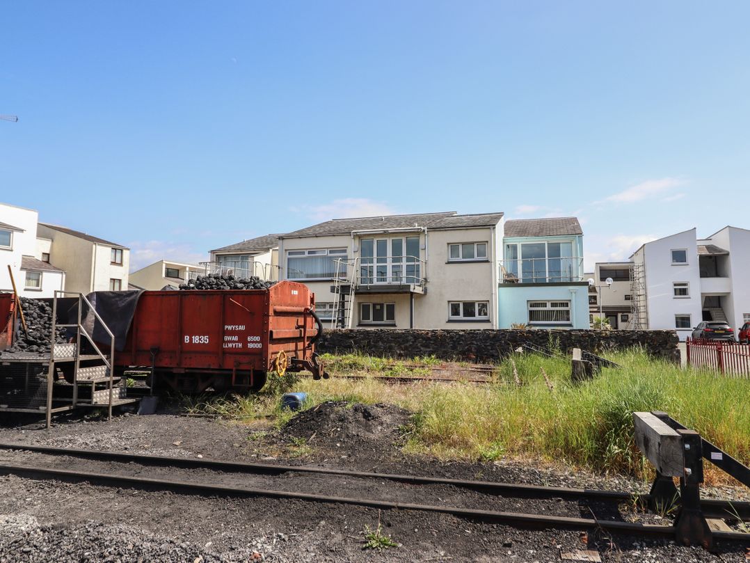 1 South Snowdon Wharf