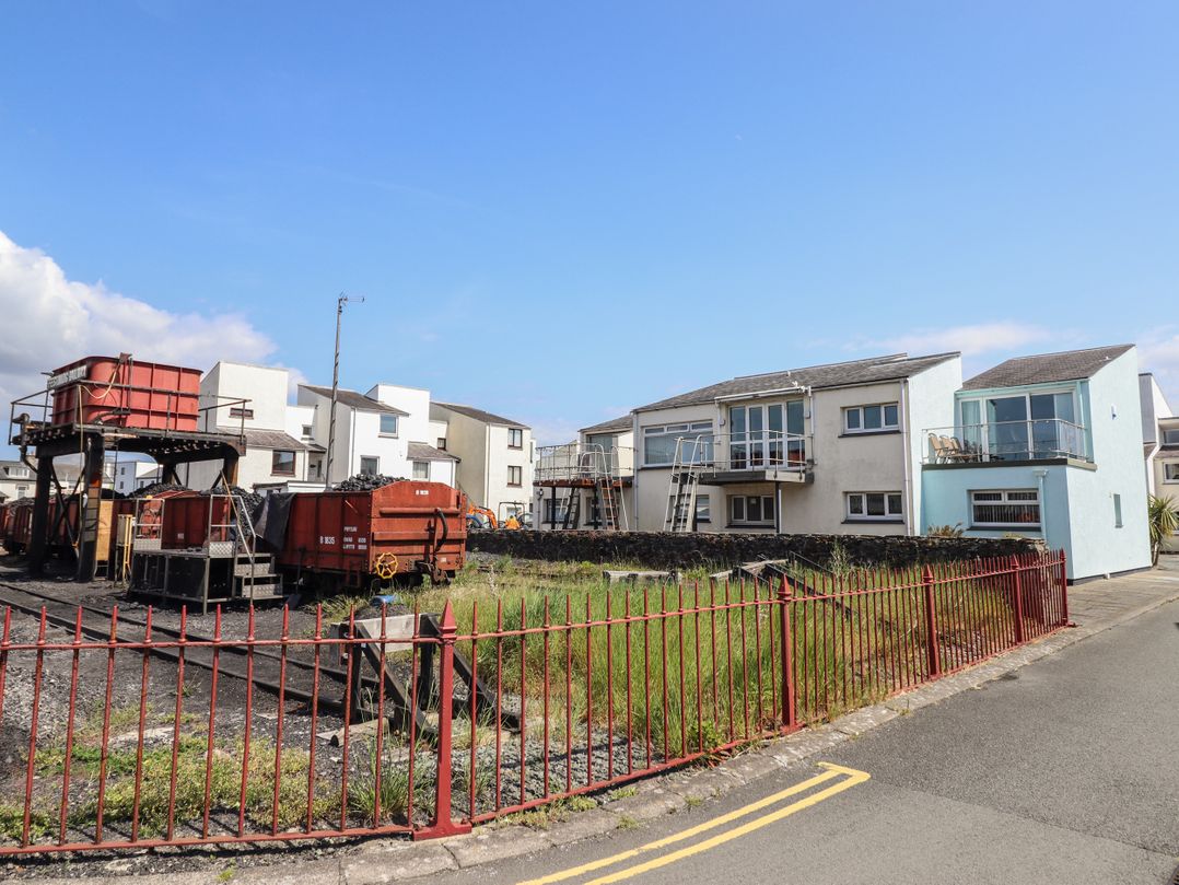 1 South Snowdon Wharf