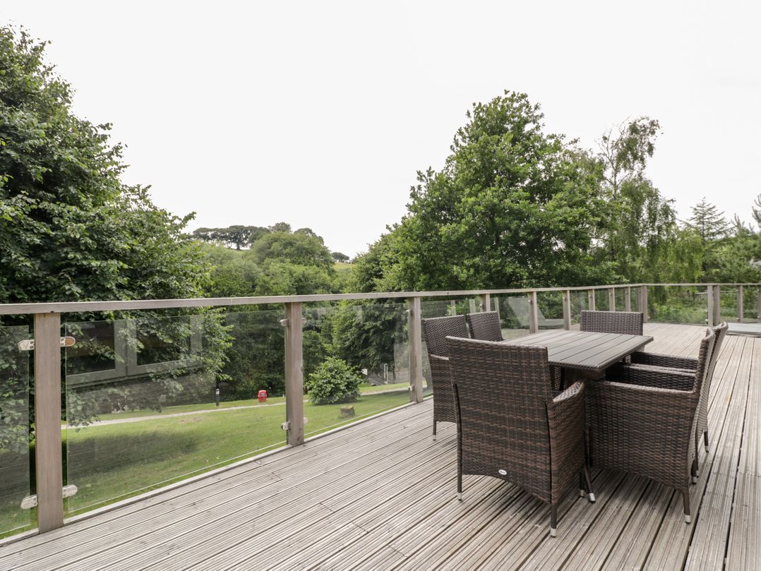 8 Lake View