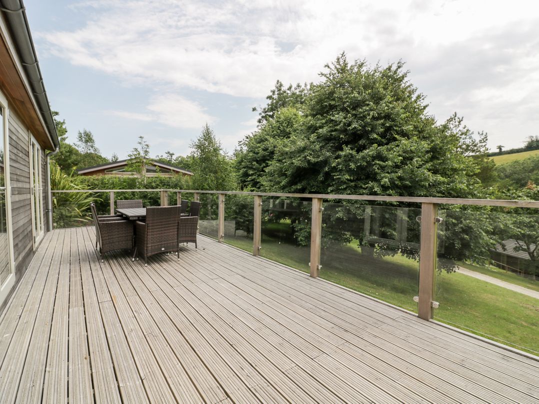 8 Lake View