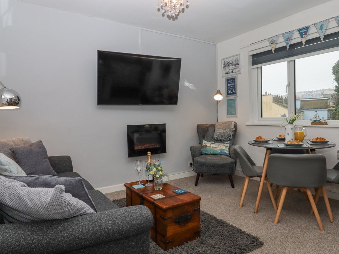 3 Dolphin Court