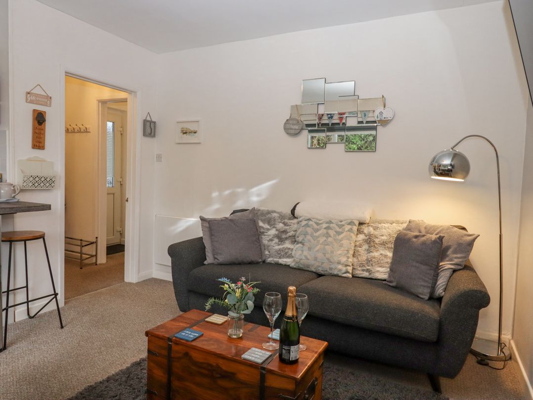 3 Dolphin Court