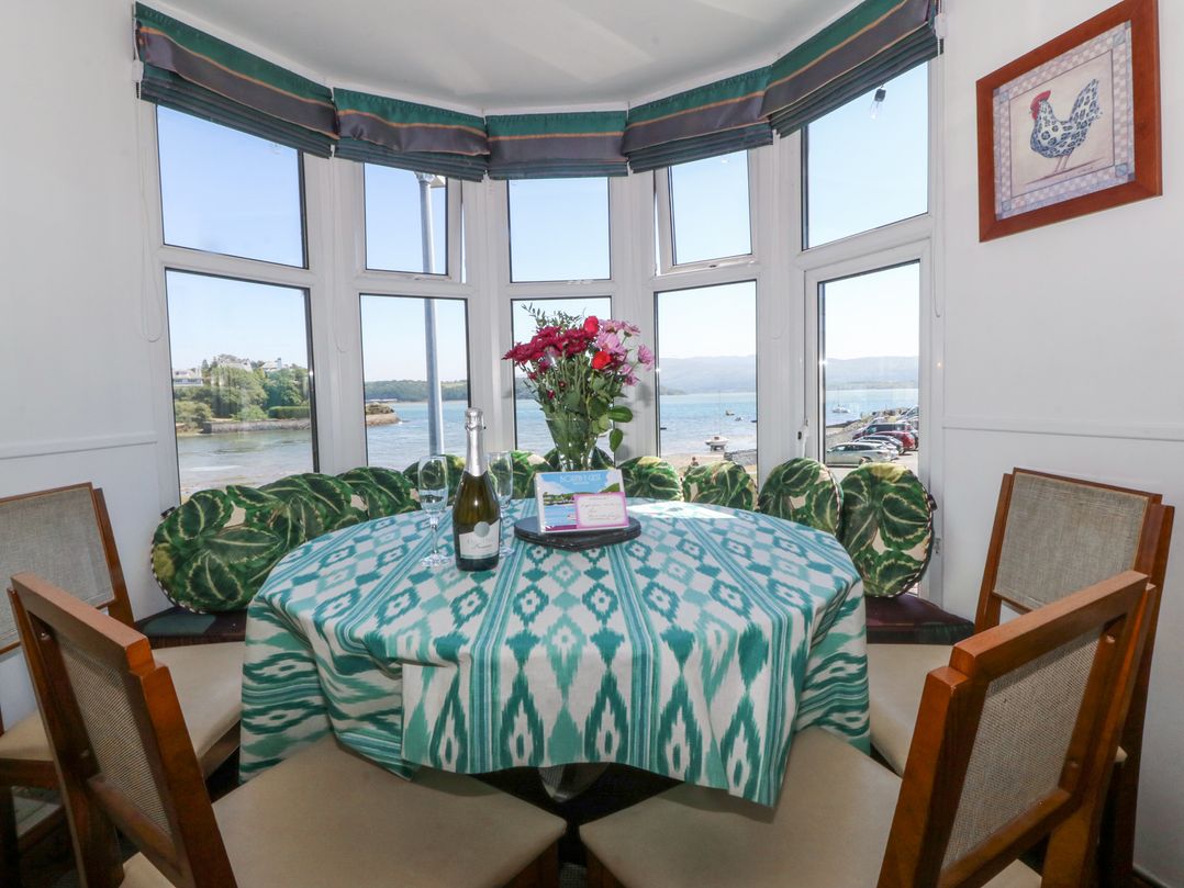 Bay View Apartment