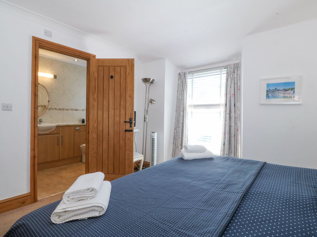 Bay View Apartment