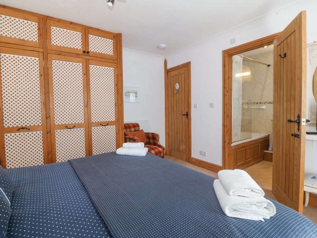 Bay View Apartment
