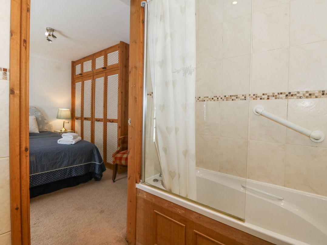 Bay View Apartment