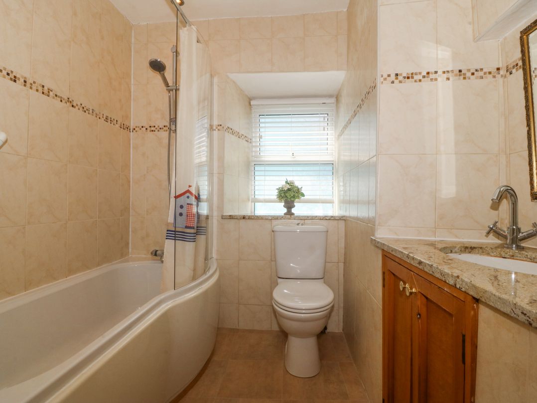 Bay View Apartment