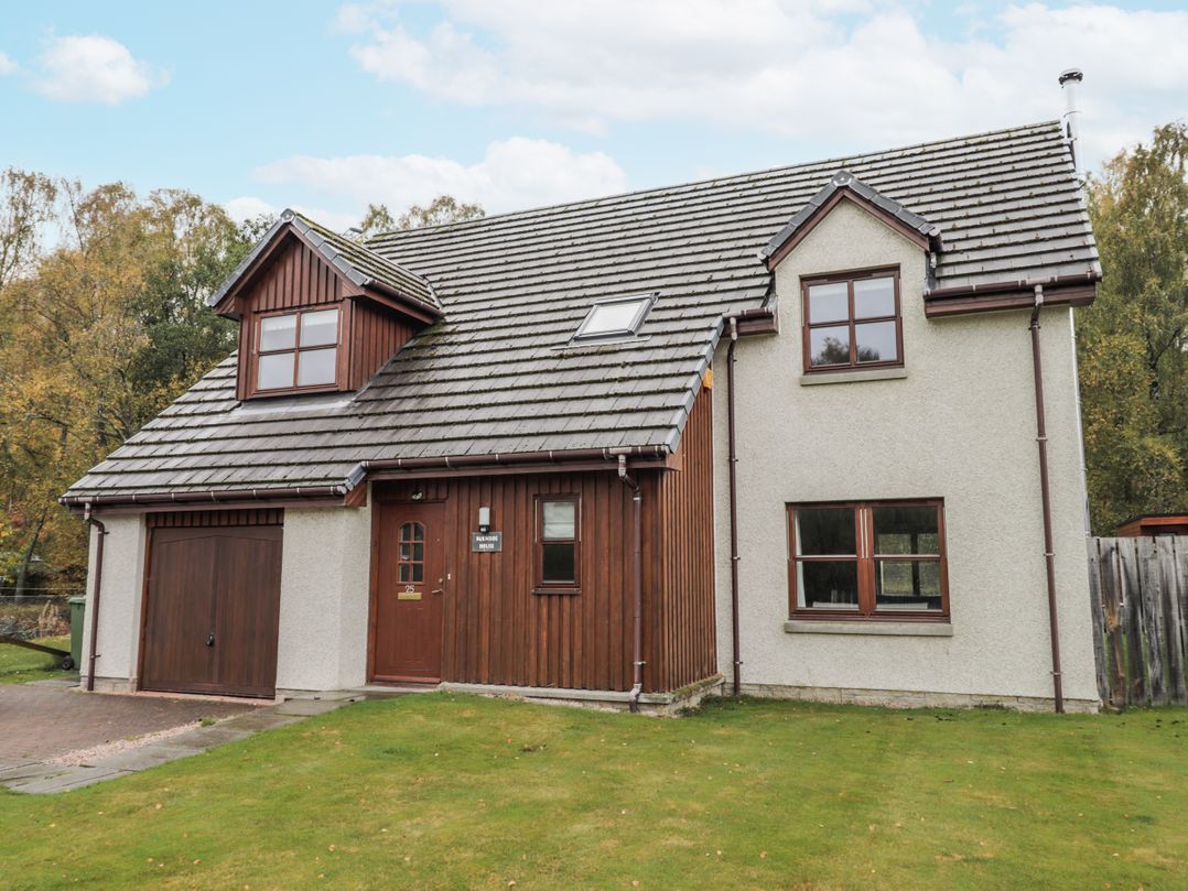 Burnside House, Aviemore - Sleeps 6 guests