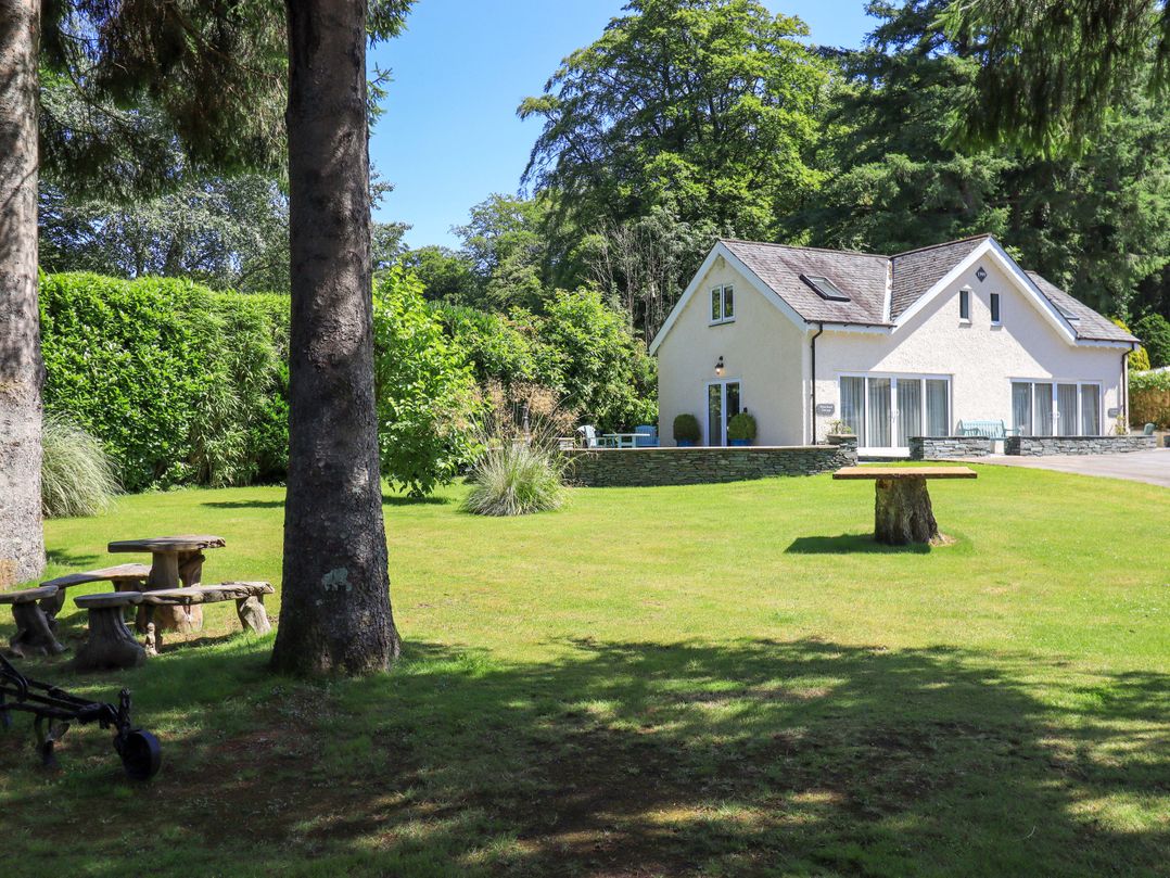 Lakeside Cottage