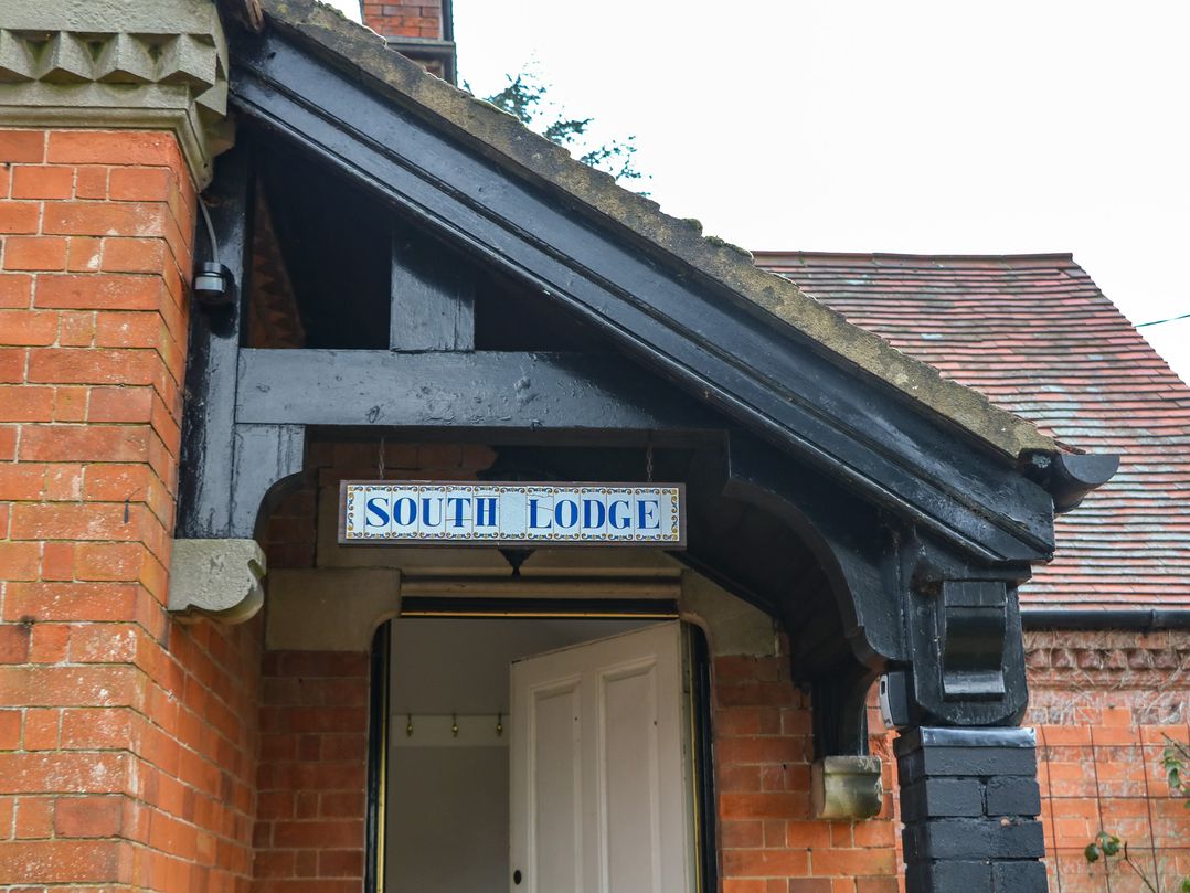 South Lodge - Longford Hall Farm Holiday Cottages