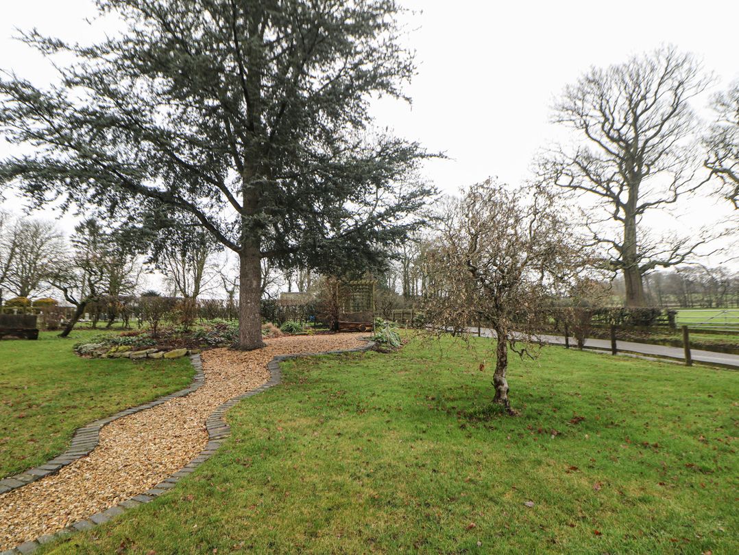 South Lodge - Longford Hall Farm Holiday Cottages