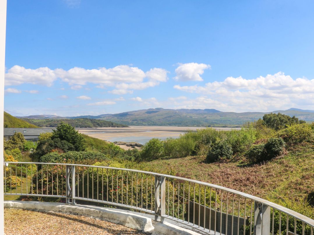 Bryn Y Mor,  Borth Y Gest